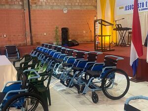 Entregan sillas de ruedas a adultos mayores y personas con discapacidad en Encarnación