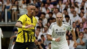 Gol de Lucas Barrios ante el Real Madrid