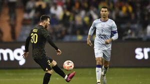 Cristiano ve "difícil" jugar con Messi, pero no lo descarta
