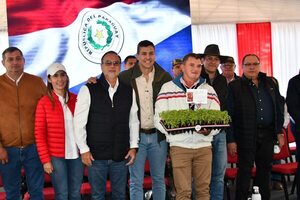 IPTA entrega 4.224 plantines de tomate a productores de La Colmena - .::Agencia IP::.