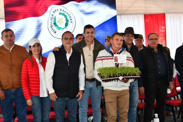 IPTA entrega 4.224 plantines de tomate a productores de La Colmena - .::Agencia IP::.