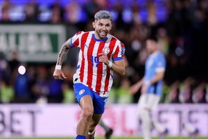Julio Enciso, en los libros de historia con el gol 1000 de la Albirroja