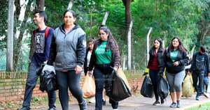 La Nación / Eco Plogging: en San Lorenzo, caminaron, corrieron y limpiaron espacios públicos