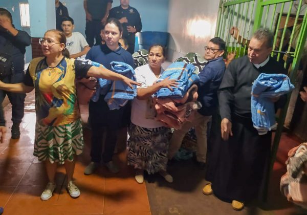Fundación dona 1.000 frazadas y alimentos a la penitenciaria de Pedro Juan - .::Agencia IP::.