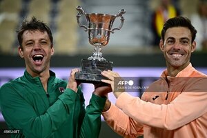 Versus / Los 'cuarentones' Zeballos y Granollers son campeones de Roland Garros