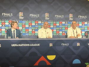Versus / "El fútbol ibérico está en un gran momento", celebra Roberto Martínez