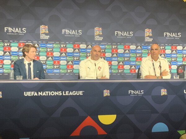 Versus / "El fútbol ibérico está en un gran momento", celebra Roberto Martínez