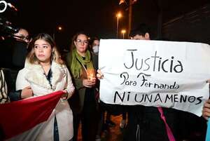 Autoconvocados se manifiestan reclamando justicia para María Fernanda Benítez  - Policiales - ABC Color