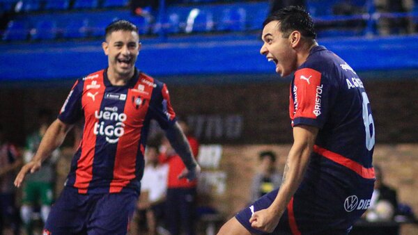 Cerro tumba a Afemec y se acerca a la cima del Premium