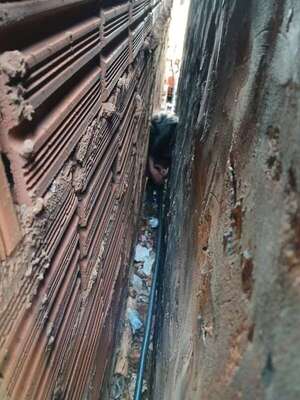 Recolectores de basura de PJC convertidos en bomberos: rescataron a una niña que quedó atrapada - Nacionales - ABC Color