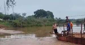 La Nación / Vehículo que provee alimentos de Hambre Cero cayó de la balsa al río Monday