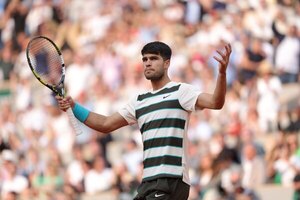 Versus / Alcaraz retiene la corona en Roland Garros en una final épica ante Sinner