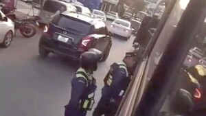 Zorro quiso multar a chofer y tiró gas pimienta a todos los pasajeros