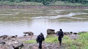 Hallan cadáver no identificado en el río Paraná y descartan que sea de adolescente desaparecido