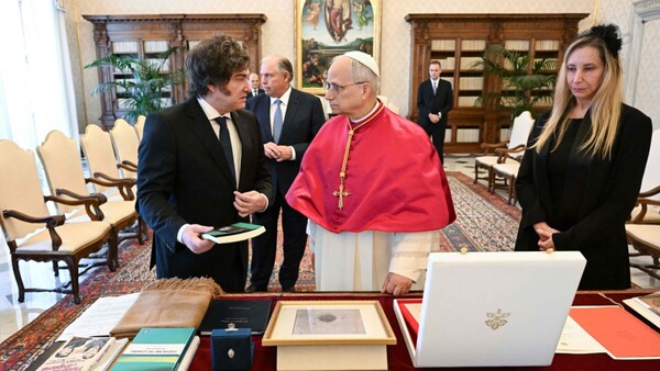 Papa: “La paz volverá si dejamos de movernos como predadores”