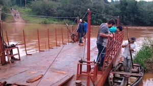 Promesa incumplida: Furgoneta cae al río Monday y revive viejo reclamo