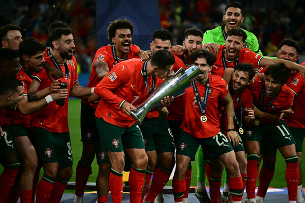 Versus / El Portugal de Cristiano destrona a España