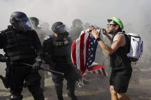 Guardia Nacional llega a Los Ángeles para reprimir protestas contra redadas - Mundo - ABC Color