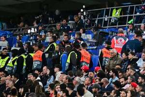 Un aficionado muere tras caer de una tribuna a otra en la final de la Liga de Naciones - Fútbol Internacional - ABC Color