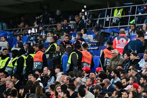 Un aficionado muere tras caer de una tribuna a otra en la final de la Liga de Naciones - Fútbol Internacional - ABC Color