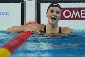 Natación: La canadiense Summer McIntosh establece un nuevo récord del mundo de los 400 libre - Polideportivo - ABC Color