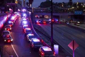 Guardia Nacional se despliega “por todas partes” en tercer día de choques en Los Ángeles - Mundo - ABC Color