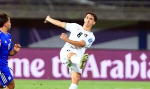 Versus / Guaraní saluda a su jugador de la selección de Palestina