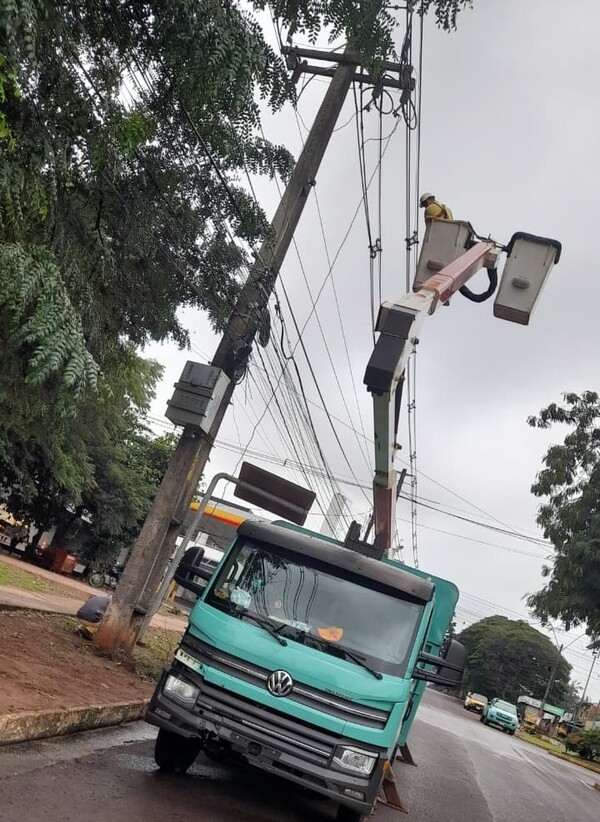 Mantenimiento preventivo de media tensión mejora calidad del servicio energético en Saltos del Guairá - .::Agencia IP::.