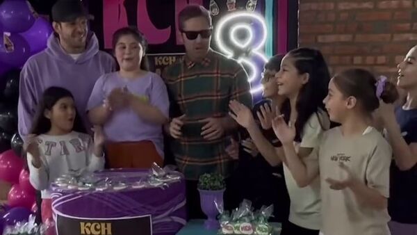 (VIDEO) ¿Yo piko lloro? ¡Los cantantes de Kchiporros le sorprendieron a una mini fan en su cumple!