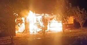 La Nación / Dos viviendas fueron consumidas por el fuego en Zeballos Cue