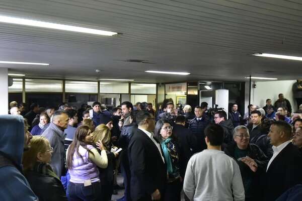 Solo algunos ediles y funcionarios de Asunción cobraron este mes - Nacionales - ABC Color