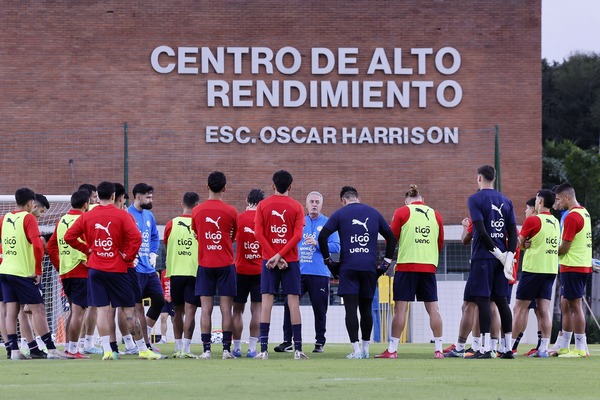Alfaro define hoy el equipo que enfrentará a Brasil