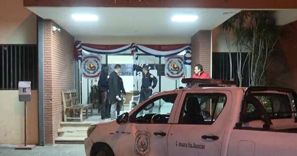 La Nación / Detienen a un joven que habría disparado contra efectivos policiales en La Chacarita