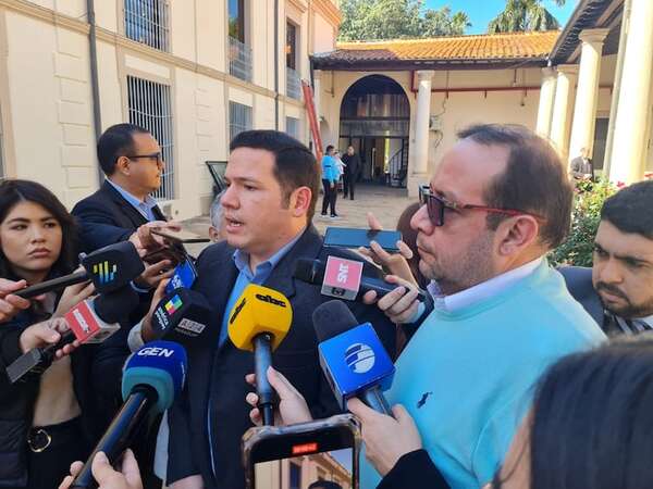 Comisión dictamina a favor de intervenir administración de Prieto en CDE - Política - ABC Color