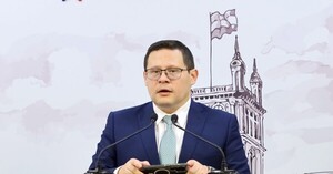 Pese a millonarias recaudaciones, Orué justifica millonario préstamo y aumenta la deuda pública
