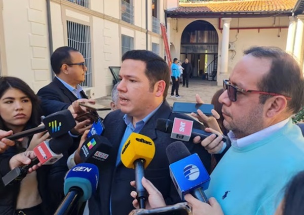 Comisión aprueba intervenir administración de Prieto