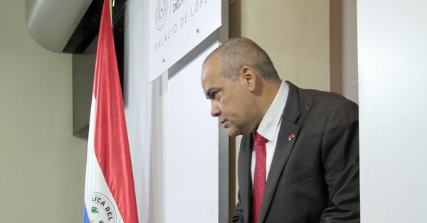 Bachi se suma a la interna cartista en Asunción y se inclina por Bello