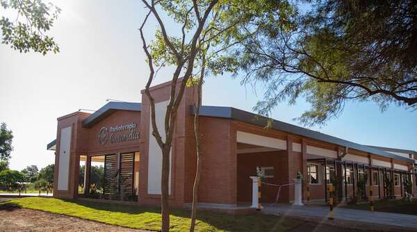 Banco Familiar respalda el primer Centro de Radioterapia del Chaco - Negocios - ABC Color