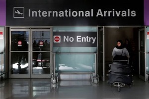 Entró en vigor el nuevo veto migratorio de Trump que restringe el ingreso a EEUU a ciudadanos de 19 países - ADN Digital