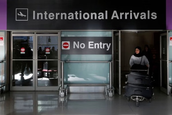 Entró en vigor el nuevo veto migratorio de Trump que restringe el ingreso a EEUU a ciudadanos de 19 países - ADN Digital