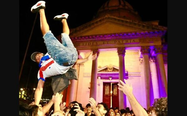 ¡Si clasificamos mañana ante Brasil, se declara asueto para el miércoles!