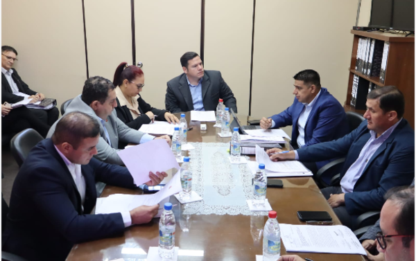 Cartismo impone mayoría en comisión y aprueba dictamen para intervenir la Municipalidad de CDE