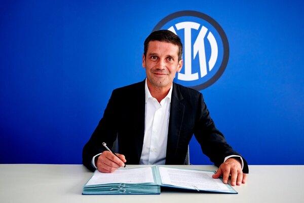 Versus / El Inter apuesta por Chivu para suceder a Inzaghi en el banquillo
