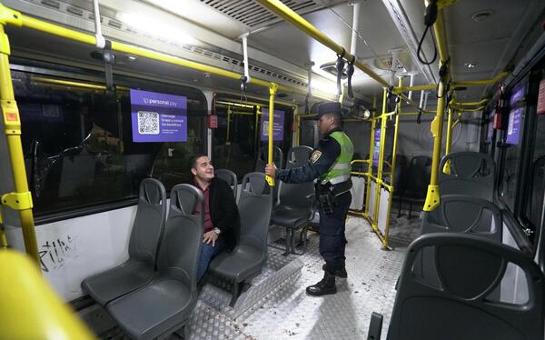 Siete empresas compiten por operar el servicio nocturno «Red Búho»