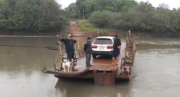 Nuevo accidente con balsa reaviva reclamo por puente sobre el río Monday - ABC en el Este - ABC Color