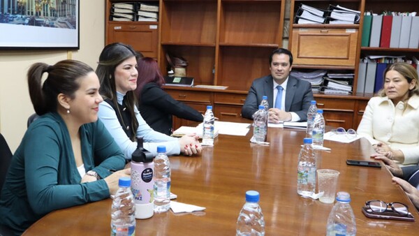 Comisión también dictamina mañana por intervención de Nenecho y esperan que HC le suelte la mano