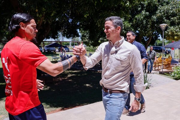 Versus / "Si clasificamos, le podemos pedir al presidente un feriado nacional"