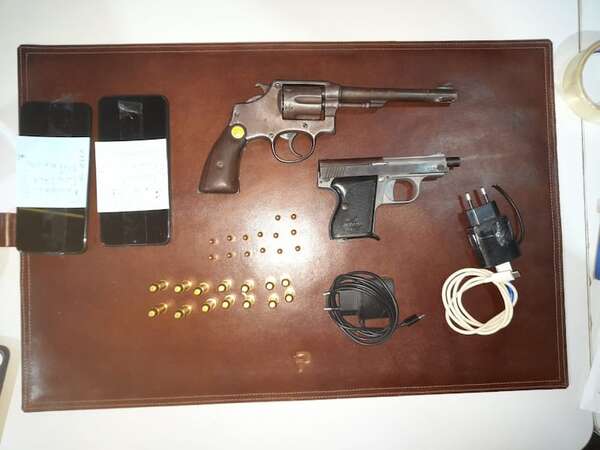 Incautan armas de fuego en celda del pabellón del PCC en el Cereso - Policiales - ABC Color