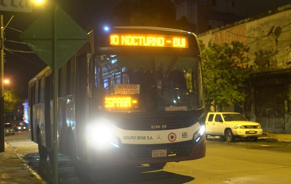 Siete empresas compiten por operar nuevas líneas nocturnas del transporte público - ADN Digital