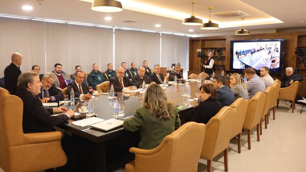 Más ministros se comprometen a limitar descuentos, en red de estafa con pagarés